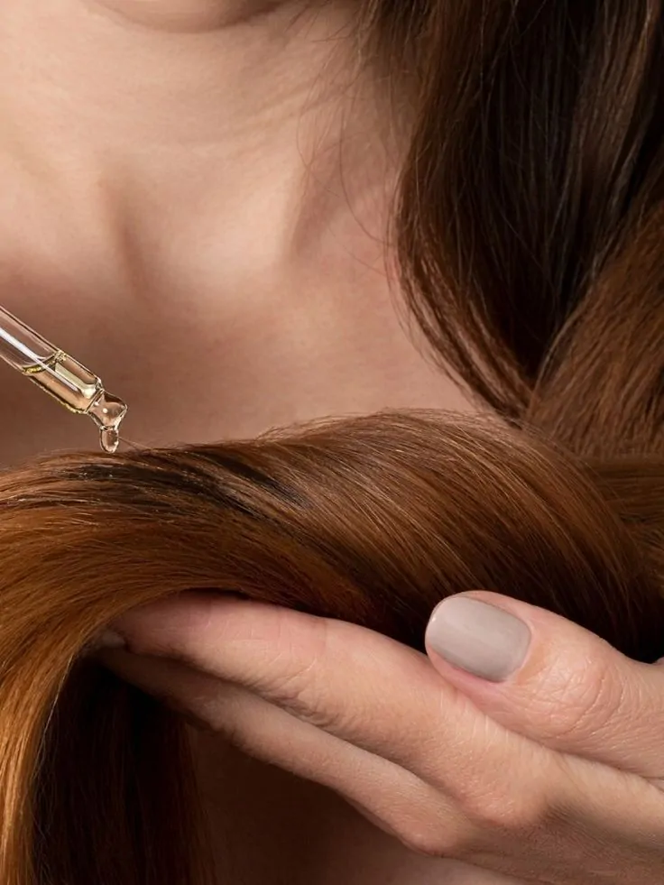 Sự khác biệt giữa serum xịt dưỡng tóc và dầu dưỡng tóc